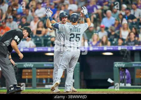 Juli 1202021: Der zweite Baseman Dylan Moore (25) trifft den Ball während des Spiels mit den Seattle Mariners und den Colorado Rockies, die im Coors Field in Denver Co. Ausgetragen werden. David Seelig/Cal Sport Medi(Credit Image: &Copy; David Seelig/Cal Sport Media/CSM via ZUMA Wire) Stockfoto