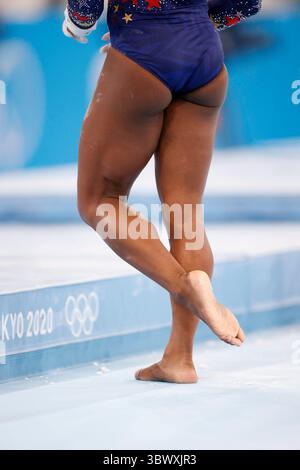 25. Juli 2021, Tokio, Japan: Simone Biles zwischen den Ereignissen der Rotation während der Olympischen Spiele von .Tokyo 2020. (Foto: © Paul Kuroda/ZUMA Press Wire) Stockfoto