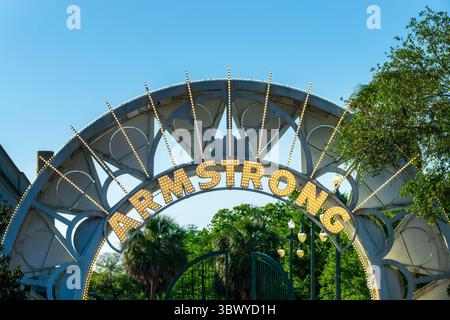 Louis Armstrong Park, Neonschild am Eingangstor in Treme, New Orleans, Louisiana Stockfoto