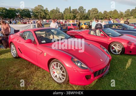 Ein roter Ferrari 599 GTB Fiorano auf einer Oldtimer-Ausstellung in Yorkshire England Stockfoto