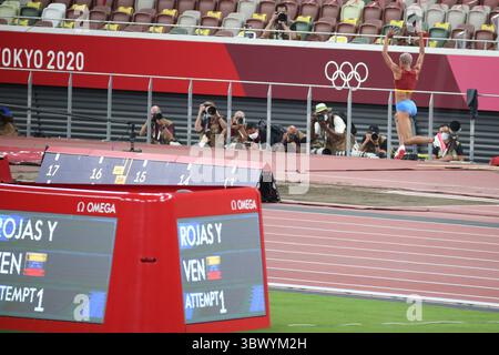 1. August 2021, Tokio, Japan: Yulimar ROJAS aus Venezuela schlägt mit 15,41 Metern bei ihrem ersten Versuch den Olympischen Rekord im Triple Jump-Finale der Frauen am 1. August 2021 im Olympiastadion in Tokio (Foto: © Mickael Chavet via ZUMA Press Wire) Stockfoto