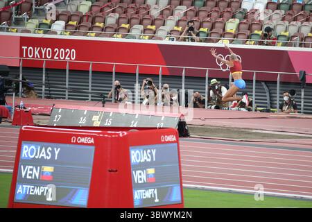 1. August 2021, Tokio, Japan: Yulimar ROJAS aus Venezuela schlägt mit 15,41 Metern bei ihrem ersten Versuch den Olympischen Rekord im Triple Jump-Finale der Frauen am 1. August 2021 im Olympiastadion in Tokio (Foto: © Mickael Chavet via ZUMA Press Wire) Stockfoto