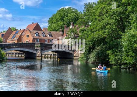 Die Stadt Norwich wurde am Fluss Wensum gegründet. Der sich windende Fluss ist ein biologisches Gebiet von besonderem wissenschaftlichem Interesse und Naturschutzgebiet. Stockfoto