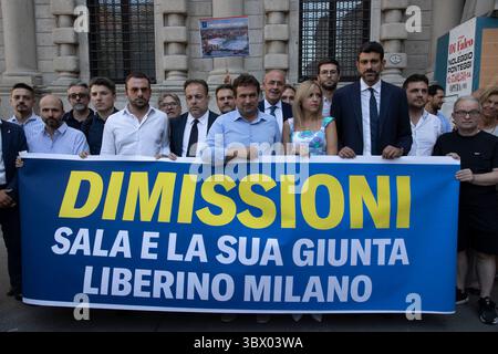 Mailand, Italien. Juli 2025. Presidio opposizioni consiglieri del comune di Milano Milano - Italia - Cronaca Giovedì, 17 Luglio, 2025 (Foto di Marco Ottico/Lapresse) Oppositionskundgebungen der Mailänder Stadträte Mailand - Italien - Nachrichten Donnerstag, 17. Juli 2025 (Foto Marco Ottico/Lapresse) Credit: LaPresse/Alamy Live News Stockfoto