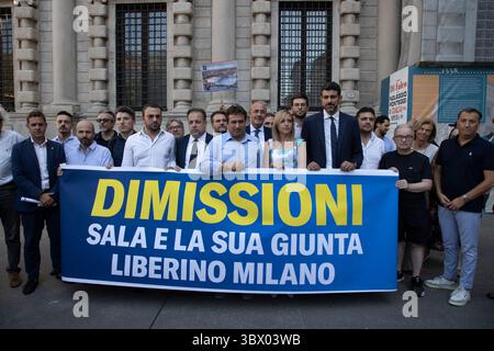 Mailand, Italien. Juli 2025. Presidio opposizioni consiglieri del comune di Milano Milano - Italia - Cronaca Giovedì, 17 Luglio, 2025 (Foto di Marco Ottico/Lapresse) Oppositionskundgebungen der Mailänder Stadträte Mailand - Italien - Nachrichten Donnerstag, 17. Juli 2025 (Foto Marco Ottico/Lapresse) Credit: LaPresse/Alamy Live News Stockfoto