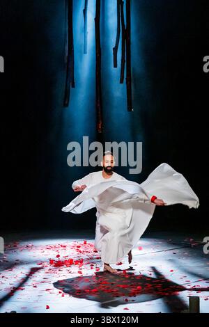 London, Großbritannien. Juli 2025. Aakash Odedra in seinem „wilden und kontemplativen“ Solo Songs of the Bulbul in Sadler's Wells East. Dies ist seine Premiere in London und wird vom 17. Bis 19. Juli in Zusammenarbeit mit der Manchester Camerata stattfinden. Guy Bell/Alamy Live News Stockfoto