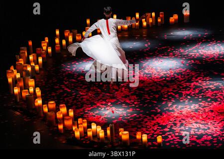 London, Großbritannien. Juli 2025. Aakash Odedra in seinem „wilden und kontemplativen“ Solo Songs of the Bulbul in Sadler's Wells East. Dies ist seine Premiere in London und wird vom 17. Bis 19. Juli in Zusammenarbeit mit der Manchester Camerata stattfinden. Guy Bell/Alamy Live News Stockfoto