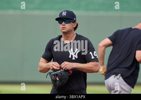 9. August 2021: New York Utility Infield Tyler Wade (14) während des Schlagtrainings vor dem Spiel mit den New York Yankees und Kansas City Royals im Kauffman Stadium in Kansas City Mo. David Seelig/Cal Sport Medi(Credit Image: &Copy; David Seelig/Cal Sport Media/CSM via ZUMA Wire) Stockfoto