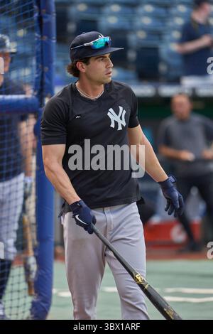 9. August 2021: New York Utility Infield Tyler Wade (14) während des Schlagtrainings vor dem Spiel mit den New York Yankees und Kansas City Royals im Kauffman Stadium in Kansas City Mo. David Seelig/Cal Sport Medi(Credit Image: &Copy; David Seelig/Cal Sport Media/CSM via ZUMA Wire) Stockfoto