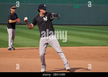 9. August 2021: New York Utility Infield Tyler Wade (14) während des Schlagtrainings vor dem Spiel mit den New York Yankees und Kansas City Royals im Kauffman Stadium in Kansas City Mo. David Seelig/Cal Sport Medi(Credit Image: &Copy; David Seelig/Cal Sport Media/CSM via ZUMA Wire) Stockfoto