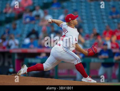 August 2021, Anaheim, Kalifornien, USA: Starting Pitcher, Jose Suarez #54 der Los Angeles Angels während ihres MLS-Spiels mit den Toronto Blue Jays am Dienstag, den 10. August 2021, im Angel Stadium of Anaheim in Anaheim, Kalifornien. Engel verlieren gegen Blue Jays, 0-4. DOUGLAS CUELLAR/PI (Bild: © Prensa Internacional Via ZUMA Press Wire) Stockfoto