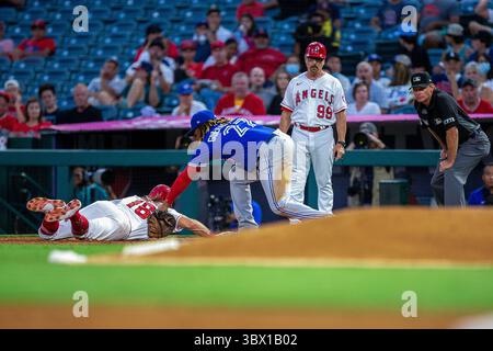 10. August 2021, Anaheim, Kalifornien, USA: Brandon Marsh #16 der Los Angeles Angels kehrt am Dienstag, den 10. August 2021, im Angel Stadium of Anaheim in Anaheim, Kalifornien, zum ersten Mal während ihres MLS-Spiels mit den Toronto Blue Jays zurück. Engel verlieren gegen Blue Jays, 0-4. DOUGLAS CUELLAR/PI (Bild: © Prensa Internacional Via ZUMA Press Wire) Stockfoto
