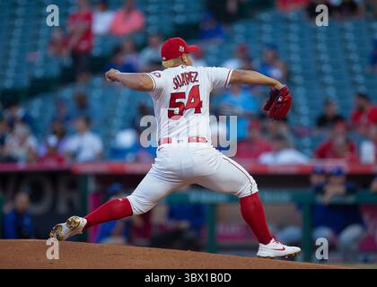 August 2021, Anaheim, Kalifornien, USA: Starting Pitcher, Jose Suarez #54 der Los Angeles Angels während ihres MLS-Spiels mit den Toronto Blue Jays am Dienstag, den 10. August 2021, im Angel Stadium of Anaheim in Anaheim, Kalifornien. Engel verlieren gegen Blue Jays, 0-4. DOUGLAS CUELLAR/PI (Bild: © Prensa Internacional Via ZUMA Press Wire) Stockfoto