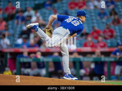 August 2021, Anaheim, Kalifornien, USA: Starting Pitcher, Ross Stripling #48 der Toronto Blue Jays während ihres MLS-Spiels mit den Los Angeles Angels am Dienstag, den 10. August 2021, im Angel Stadium of Anaheim in Anaheim, Kalifornien. Engel verlieren gegen Blue Jays, 0-4. DOUGLAS CUELLAR/PI (Bild: © Prensa Internacional Via ZUMA Press Wire) Stockfoto