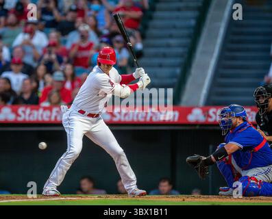 10. August 2021, Anaheim, Kalifornien, USA: Shohei Ohtani #17 der Los Angeles Angels at bat während ihres MLS-Spiels mit den Toronto Blue Jays am Dienstag, den 10. August 2021, im Angel Stadium of Anaheim in Anaheim, Kalifornien. Engel verlieren gegen Blue Jays, 0-4. DOUGLAS CUELLAR/PI (Bild: © Prensa Internacional Via ZUMA Press Wire) Stockfoto
