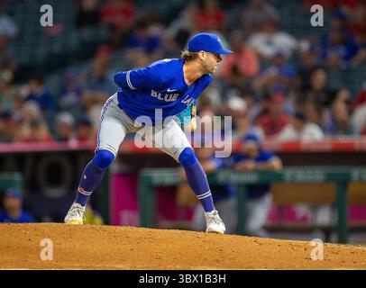 August 2021, Anaheim, Kalifornien, USA: Relief Pitcher, Adam Cimber #90 der Toronto Blue Jays während ihres MLS-Spiels mit den Los Angeles Angels am Dienstag, den 10. August 2021, im Angel Stadium of Anaheim in Anaheim, Kalifornien. Engel verlieren gegen Blue Jays, 0-4. DOUGLAS CUELLAR/PI (Bild: © Prensa Internacional Via ZUMA Press Wire) Stockfoto