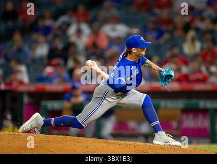 August 2021, Anaheim, Kalifornien, USA: Relief Pitcher, Adam Cimber #90 der Toronto Blue Jays während ihres MLS-Spiels mit den Los Angeles Angels am Dienstag, den 10. August 2021, im Angel Stadium of Anaheim in Anaheim, Kalifornien. Engel verlieren gegen Blue Jays, 0-4. DOUGLAS CUELLAR/PI (Bild: © Prensa Internacional Via ZUMA Press Wire) Stockfoto