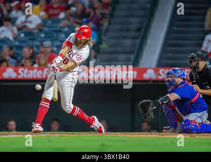 10. August 2021, Anaheim, Kalifornien, USA: Brandon Marsh #16 der Los Angeles Angels at bat während ihres MLS-Spiels mit den Toronto Blue Jays am Dienstag, den 10. August 2021, im Angel Stadium of Anaheim in Anaheim, Kalifornien. Engel verlieren gegen Blue Jays, 0-4. DOUGLAS CUELLAR/PI (Bild: © Prensa Internacional Via ZUMA Press Wire) Stockfoto