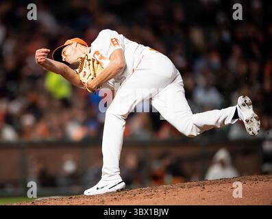 10. August 2021: Der San Francisco Giants Relief Pitcher Tyler Rogers (71) veröffentlicht im achten Inning, während eines MLB-Spiels zwischen den Arizona Diamondbacks und den San Francisco Giants im Oracle Park in San Francisco, Kalifornien. Valerie Shoaps/CSM(Kreditbild: &Copy; Valerie Shoaps/CSM via ZUMA Wire) Stockfoto