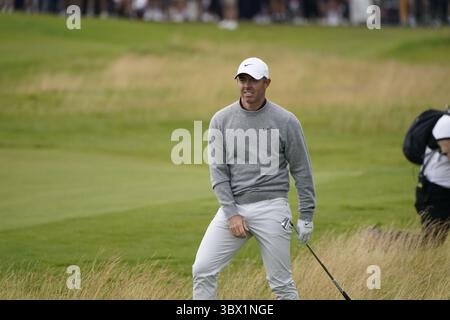 Rory McIlroy am 1. Loch in Aktion am 1. Tag TheÊ153rd Open Championship, Royal Portrush Golf Club (Dunluce Links) in Portrush, County Antrim, Nordirland, von Donnerstag, 17. Juli bis Sonntag, 20. Juli 2025. Stockfoto