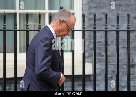 London, Vereinigtes Königreich. Juli 2025. Bundeskanzler Friedrich Merz verlässt die Downing Street Nr. 10 nach einem Treffen mit Premierminister Keir Starmer. Quelle: Uwe Deffner/Alamy Live News Stockfoto