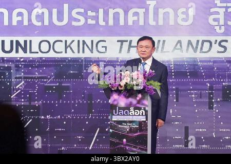 Bangkok, Thailand. Juli 2025. Thailands ehemaliger Premierminister Thaksin Shinawatra spricht auf einem Seminar der Mass Communication Organization of Thailand (MCOT) im Queen Sirikit National Convention Center (QSNCC). Quelle: SOPA Images Limited/Alamy Live News Stockfoto