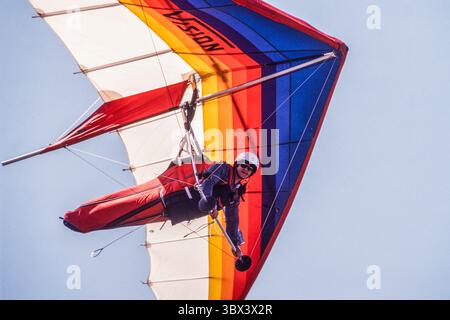 26. Februar 2021 in Alamogordo, New Mexico, USA: Ein Drachenflieger fliegt über Alamogordo, New Mexico. (Kreditbild: © Jon G. Fuller/VW Pics via ZUMA Press Wire) Stockfoto