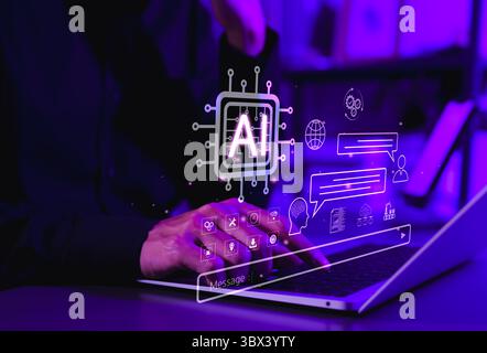 KI – Künstliche Intelligenz und Chatbot-Technologie. Eine Person, die auf einem Laptop mit KI- und Chatbot-Symbolen für Automatisierung tippt, Stockfoto