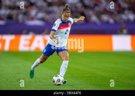 Zürich, Bayern, Schweiz. Juli 2025. Lucy Bronze (2 England) im Einsatz beim UEFA Womens Euro Game Sweden vs England am 18.07.2025 in Zürich. (Kreditbild: © Michaela Merk/ZUMA Press Wire) NUR REDAKTIONELLE VERWENDUNG! Nicht für kommerzielle ZWECKE! Stockfoto