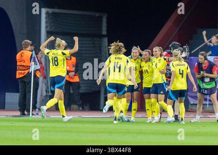 Zürich, Bayern, Schweiz. Juli 2025. Schweden feiert das Tor beim UEFA Women's Euro Game Schweden gegen England am 18. Juli 2025 in Zürich. (Kreditbild: © Michaela Merk/ZUMA Press Wire) NUR REDAKTIONELLE VERWENDUNG! Nicht für kommerzielle ZWECKE! Stockfoto