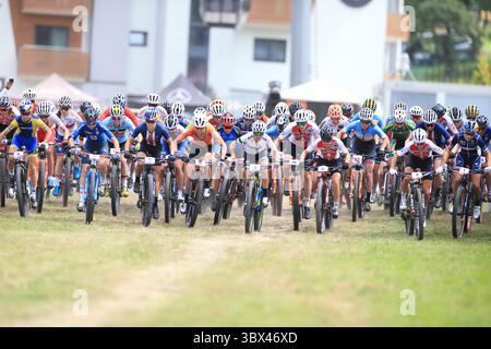 UCI 2021 Mountain Bike Cross Country Weltmeisterschaft in Commezzadura am 28. August 2021. Frauen Olympia, Start (Foto: Pierre Teyssot/ESPA-Images)(Credit Image: &Copy; ESPA Photo Agency/CSM via ZUMA Wire) Stockfoto