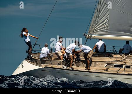 29. August 2021, Mahon, Balearen, Spanien: Die Teilnehmer nehmen an der dritten und letzten Regatta der 17. Copa del Rey (Königskasse) der klassischen Schiffe vor der Küste Menorcas Teil. (Foto: © Matthias Oesterle/ZUMA Press Wire) Stockfoto