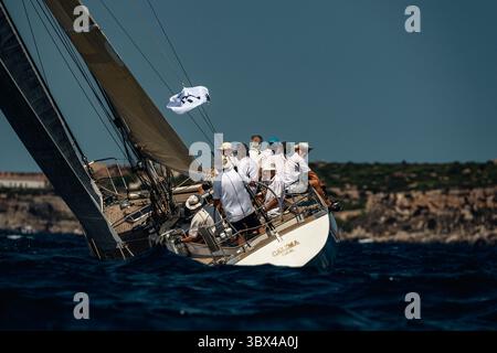 29. August 2021, Mahon, Balearen, Spanien: Die Teilnehmer nehmen an der dritten und letzten Regatta der 17. Copa del Rey (Königskasse) der klassischen Schiffe vor der Küste Menorcas Teil. (Foto: © Matthias Oesterle/ZUMA Press Wire) Stockfoto