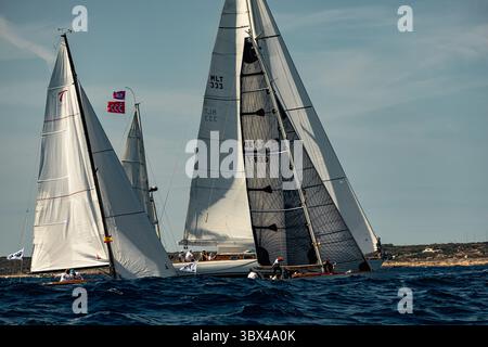 29. August 2021, Mahon, Balearen, Spanien: Die Teilnehmer nehmen an der dritten und letzten Regatta der 17. Copa del Rey (Königskasse) der klassischen Schiffe vor der Küste Menorcas Teil. (Foto: © Matthias Oesterle/ZUMA Press Wire) Stockfoto