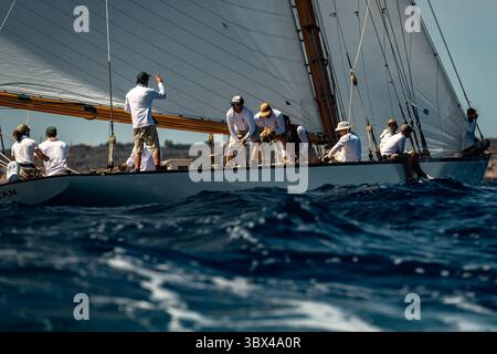29. August 2021, Mahon, Balearen, Spanien: Die Teilnehmer nehmen an der dritten und letzten Regatta der 17. Copa del Rey (Königskasse) der klassischen Schiffe vor der Küste Menorcas Teil. (Foto: © Matthias Oesterle/ZUMA Press Wire) Stockfoto