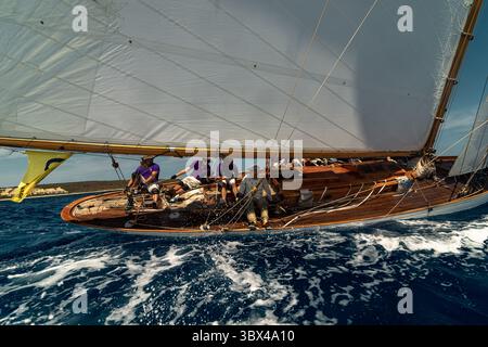 29. August 2021, Mahon, Balearen, Spanien: Die Teilnehmer nehmen an der dritten und letzten Regatta der 17. Copa del Rey (Königskasse) der klassischen Schiffe vor der Küste Menorcas Teil. (Foto: © Matthias Oesterle/ZUMA Press Wire) Stockfoto