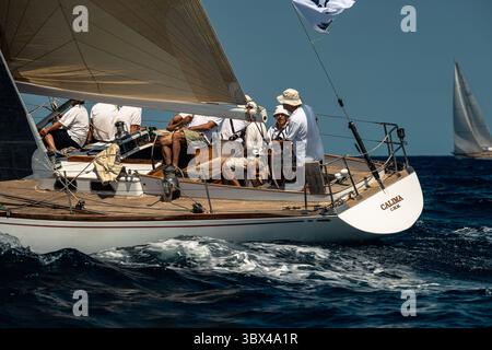 29. August 2021, Mahon, Balearen, Spanien: Die Teilnehmer nehmen an der dritten und letzten Regatta der 17. Copa del Rey (Königskasse) der klassischen Schiffe vor der Küste Menorcas Teil. (Foto: © Matthias Oesterle/ZUMA Press Wire) Stockfoto