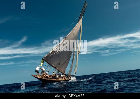 29. August 2021, Mahon, Balearen, Spanien: Die Teilnehmer nehmen an der dritten und letzten Regatta der 17. Copa del Rey (Königskasse) der klassischen Schiffe vor der Küste Menorcas Teil. (Foto: © Matthias Oesterle/ZUMA Press Wire) Stockfoto