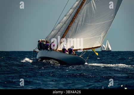 29. August 2021, Mahon, Balearen, Spanien: Die Teilnehmer nehmen an der dritten und letzten Regatta der 17. Copa del Rey (Königskasse) der klassischen Schiffe vor der Küste Menorcas Teil. (Foto: © Matthias Oesterle/ZUMA Press Wire) Stockfoto
