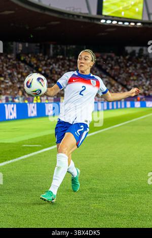 Zürich, Bayern, Schweiz. Juli 2025. Lucy Bronze (2 England) im Einsatz beim UEFA Womens Euro Game Sweden vs England am 18.07.2025 in Zürich. (Kreditbild: © Michaela Merk/ZUMA Press Wire) NUR REDAKTIONELLE VERWENDUNG! Nicht für kommerzielle ZWECKE! Stockfoto