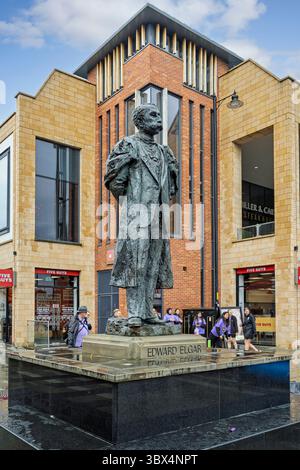 Statue von Sir Edward Elgar, berühmtem Komponisten, am 15. Juli 2025 in Worcester, Worcestershire, Großbritannien Stockfoto