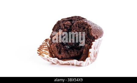 Schokoladen-Cupcakes mit Kirschmarmelade isoliert auf weißem Hintergrund. Schokoladenmuffin. Hochwertige Fotos Stockfoto