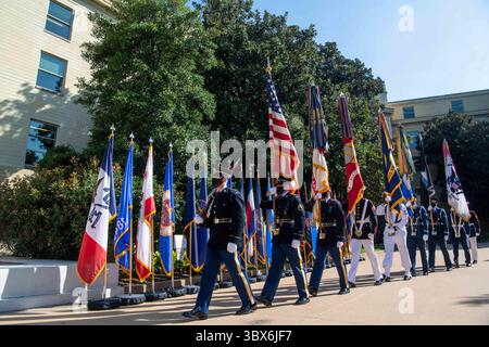 10. September 2021 – Washington, District of Columbia, USA – Ehrenwache marschieren durch den Innenhof des pentagons während der Feierlichkeiten der Pentagon-Gemeinschaft am 11. September 2021 im Innenhof des Pentagons, Washington, D.C. (Abbildung: © Jack Sanders/U.S. Air Force/ZUMA Press Wire Service/ZUMAPRESS.com) Stockfoto