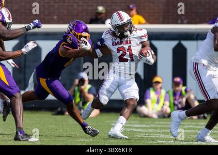 11. September 2021: East Carolina Pirates Safety Warren Saba (17) zieht bei den South Carolina Gamecocks und läuft im Dowdy-Ficklen Stadium in Greenville, NC, um einen ersten Rückstand im vierten Viertel des NCAA-Matches zu erzielen. (Scott Kinser/Cal Sport Media)(Credit Image: &Copy; Scott Kinser/CSM via ZUMA Wire) Stockfoto
