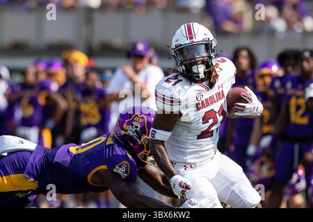 11. September 2021: Jireh Wilson (0) verfolgt die South Carolina Gamecocks, die Juju McDowell (21) im vierten Viertel des NCAA-Matches im Dowdy-Ficklen Stadium in Greenville (NC) um die Seitenlinie laufen. (Scott Kinser/Cal Sport Media)(Credit Image: &Copy; Scott Kinser/CSM via ZUMA Wire) Stockfoto