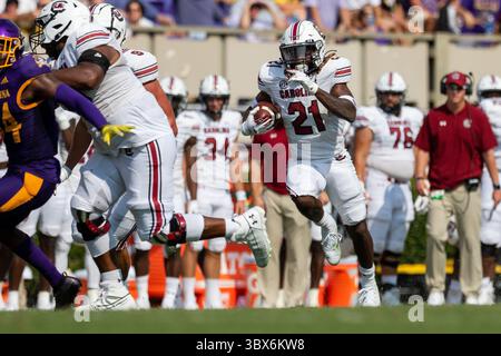 11. September 2021: South Carolina Gamecocks Running Back Juju McDowell (21) läuft im vierten Quartal des NCAA-Matches im Dowdy-Ficklen Stadium in Greenville, NC, um einen ersten Niedergang zu erzielen. (Scott Kinser/Cal Sport Media)(Credit Image: &Copy; Scott Kinser/CSM via ZUMA Wire) Stockfoto