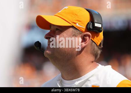 11. September 2021: Tennessee Volunteers Head Coach Josh Heupel während des NCAA Football Spiels zwischen den University of Tennessee Volunteers und den University of Pittsburgh Panthers im Neyland Stadium in Knoxville, TN Tim Gangloff/CSM (Credit Image: &Copy; Tim Gangloff/CSM via ZUMA Wire) Stockfoto
