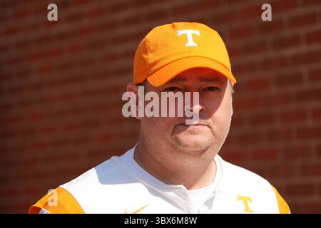 11. September 2021: Tennessee Volunteers Head Coach Josh Heupel vor dem NCAA Football Spiel zwischen den University of Tennessee Volunteers und den University of Pittsburgh Panthers im Neyland Stadium in Knoxville, TN Tim Gangloff/CSM (Credit Image: &Copy; Tim Gangloff/CSM via ZUMA Wire) Stockfoto