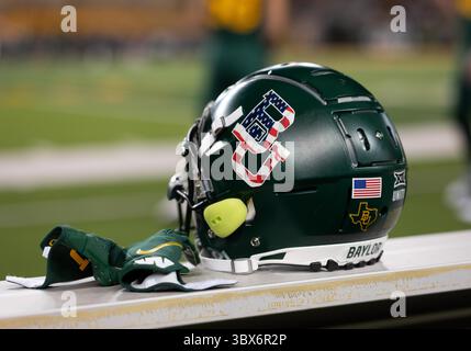 11. September 2021: Baylor Bears zollten 9/11 Tribut mit einer Flagge auf dem hemet während der 2. Hälfte des NCAA Football-Spiels zwischen den Texas Southern Tigers und Baylor Bears im McLane Stadium in Waco, Texas. Matthew Lynch/CSM(Credit Image: &Copy; Matthew Lynch/CSM via ZUMA Wire) Stockfoto