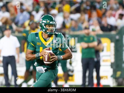 11. September 2021: Baylor Bears Quarterback Jacob Zeno (14) rollt aus der Tasche während der 2. Hälfte des NCAA Football-Spiels zwischen den Texas Southern Tigers und Baylor Bears im McLane Stadium in Waco, Texas. Matthew Lynch/CSM(Credit Image: &Copy; Matthew Lynch/CSM via ZUMA Wire) Stockfoto